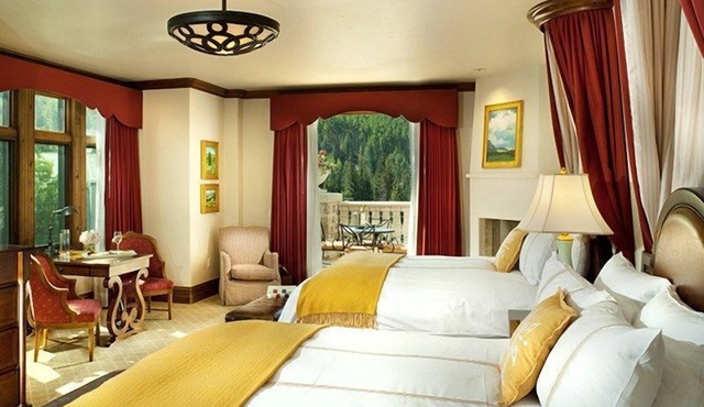 Lavish Room + Access to Rooftop Hot Tubs & Pool
