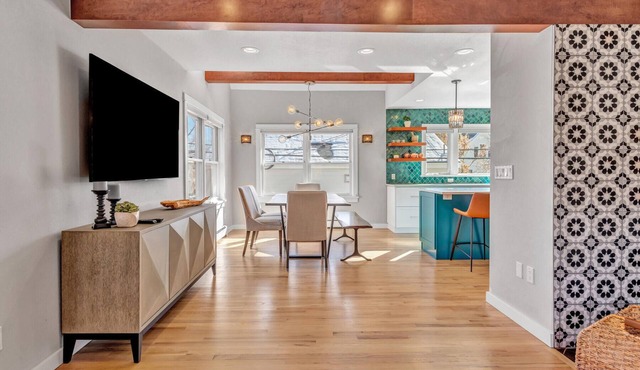 Light Filled Home with Flatiron Views. Walk to Pearl Street Mall