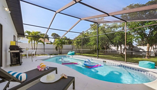 Little Treasure House minutes from Beach & Mercato