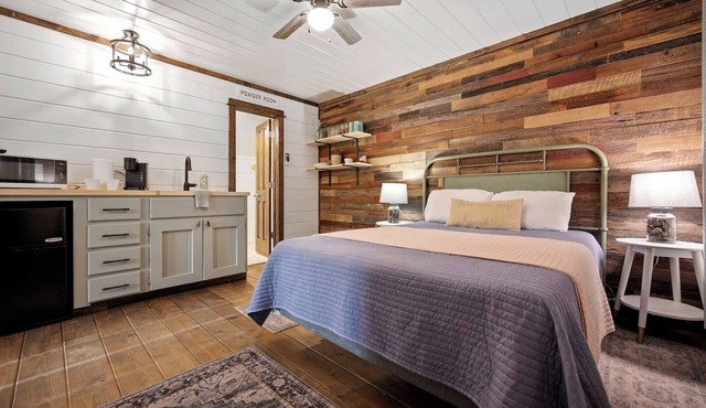 Live Laugh Adventure- Studio cabin with kitchenette in Broken Bow