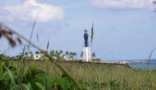 Live the "Beach Life", Short Walk to Beach! in Pompano Beach