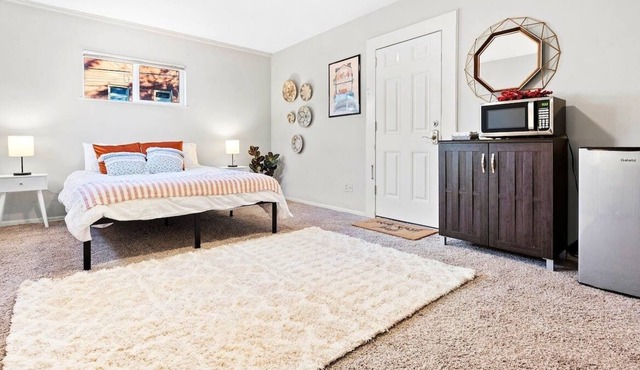 Loftium | Bright Suite In the Heart of South Broadway!