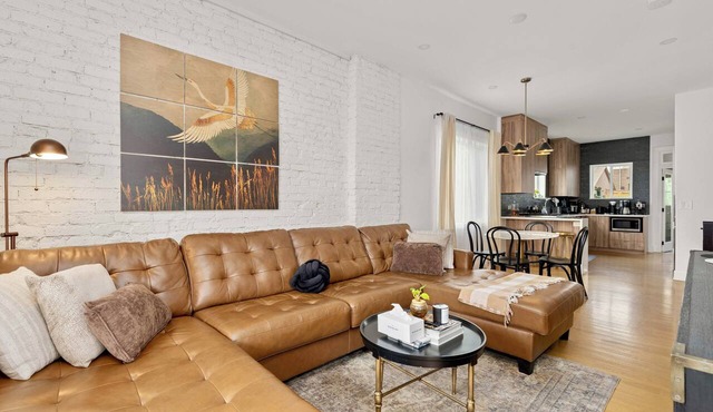 LoHi Luxury: Historic Charm, Secret Garden, Chef's Kitchen, Dog-friendly!