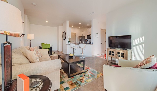 Lovely Modern Chic Cozy very clean enviornment