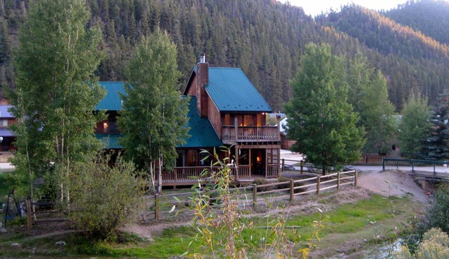 Lucky River Retreat - In Town - Pet Friendly