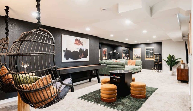 LUX Home HotTub, Movie Room, Firepit, 15m to DEN