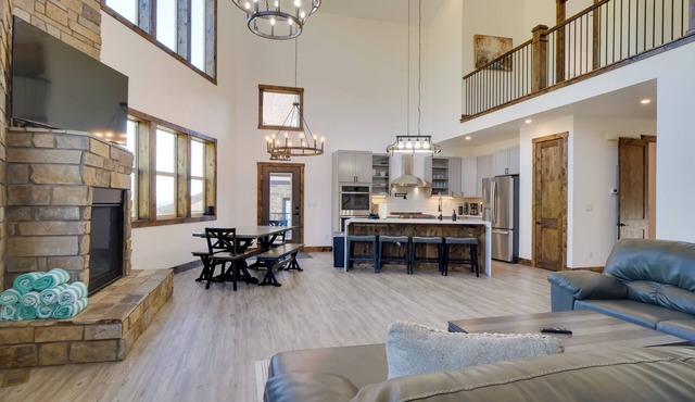 Luxe Ski Escape! Breck Home w/Hot Tub & Game Room
