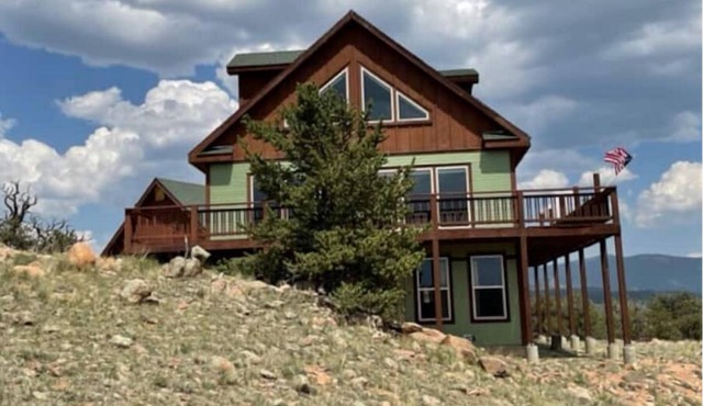 Luxurious Cabin Along the Tarryall Creek