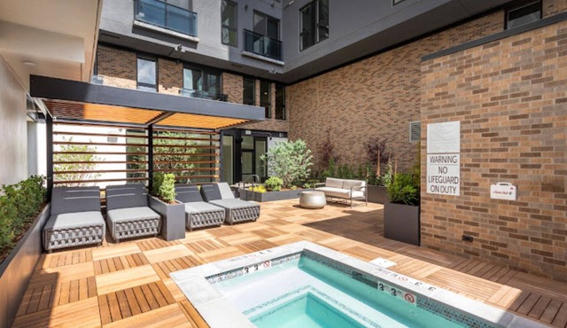 Luxury 1 Bedroom, Gym, Spa, Garage, King bed