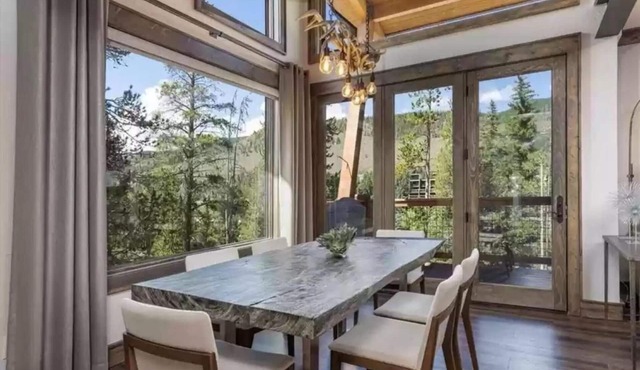 Luxury 4BR Ski Condo |2 Fireplaces |Hot Tub |Near Keystone Lifts |Mountain & River Views