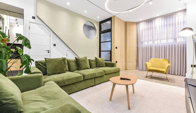 Luxury Abode: 5-Bed Haven Ideal for Big Groups! in London