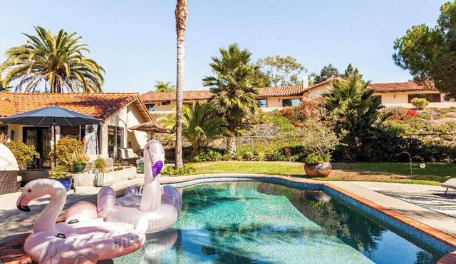 Luxury Coastal Retreat-PrivatePool, Spa & Yard-Dog-Friendly-5 Min to Beach