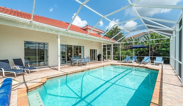 Luxury Crown Pointe pool & lake view home minutes to beaches & Old Naples in Naples