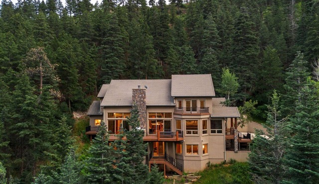 Luxury Gated Mountain Retreat | 5BR in Manitou Springs | Garden of the Gods