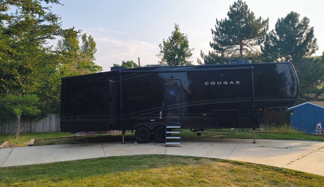 Luxury Glamping in the Mile High-Private Pool, Hot Tub, Outdoor Fireplace & BBQ!