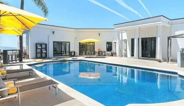Luxury Hilltop Retreat - Pool, Spa & Ocean Views
