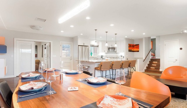 Luxury Oasis Getaway, Hot Tub, Pet's and Park's