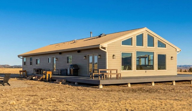 Luxury Off-Grid Cabin with Stargazing Deck & Views