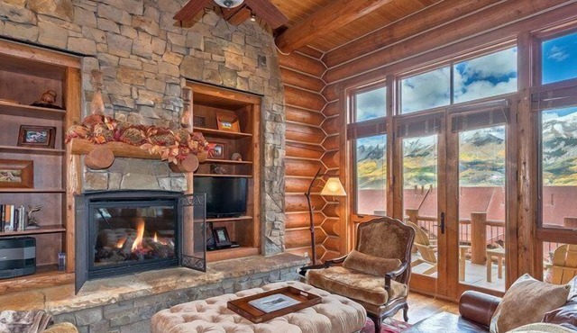 Luxury Ski-In/Ski-Out Townhome w/Stunning Views, Walk to Go