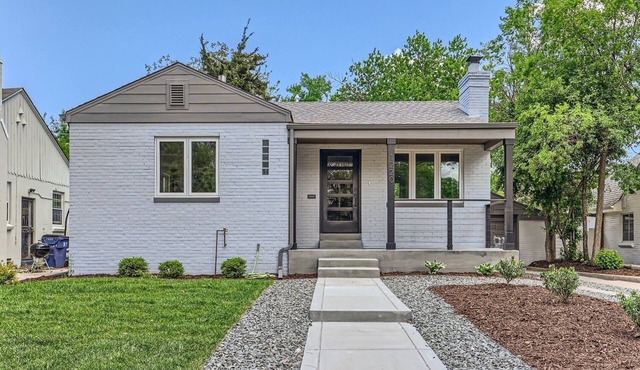 Luxury Urban Oasis: Cozy Cottage with Prime Location