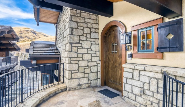 🏔️ Luxury Vail Village Chalet | Steps from Gondola One 📍 151 Vail Road, Unit 10