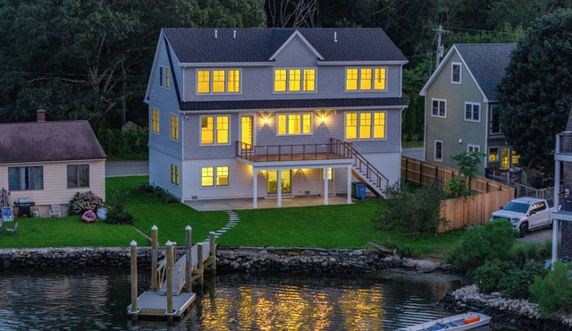 Luxury Waterfront Home Private Dock, Stunning Views & Sleeps 14 in South Kingstown