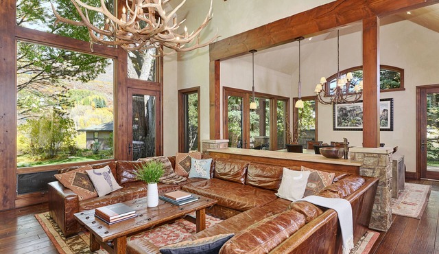 Magnificent Lg Home Sleeps 12 - 2 miles to Aspen Skiing Biking Golf