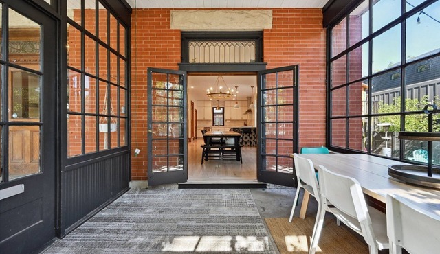 Marigold Mansion- Close to downtown, Walkable, Room for multiple families!