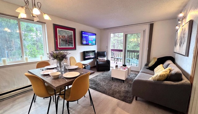 Mark IX Alpine Condo Cozy Mtn Condo 1 mile to Breck Main St + Slopes in Breckenridge