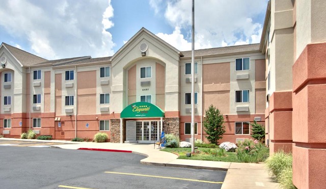 MCM Elegante Suites