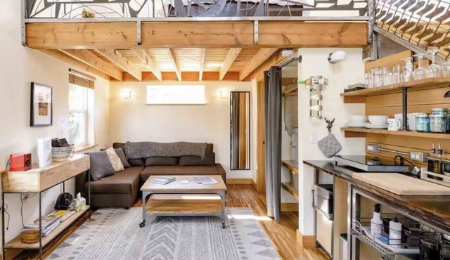 Micro-Loft Surrounded by Gardens in Hip Location in Portland