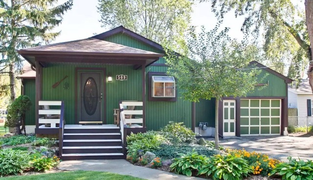 Mid Century Stunner on the Chain O'Lakes in Fox Lake