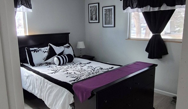 Modern 3BR 2 bath, Workout Room Huge Yard Central Location