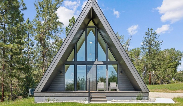 Modern A-frame in the heart of the Bitterroot Valley! in Stevensville