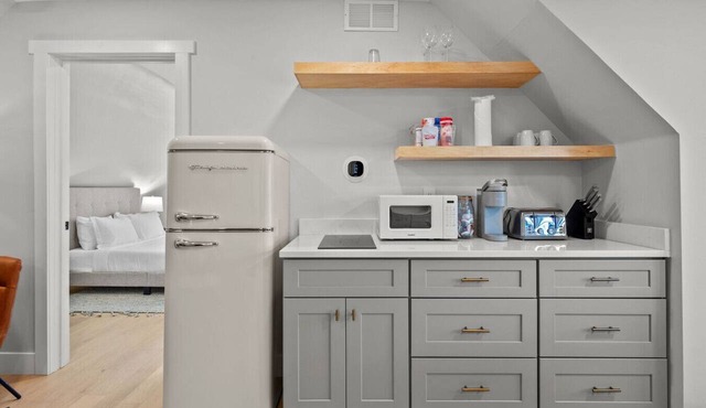 Modern Comfort Meets Historic Charm with Parking & Dog-Friendly