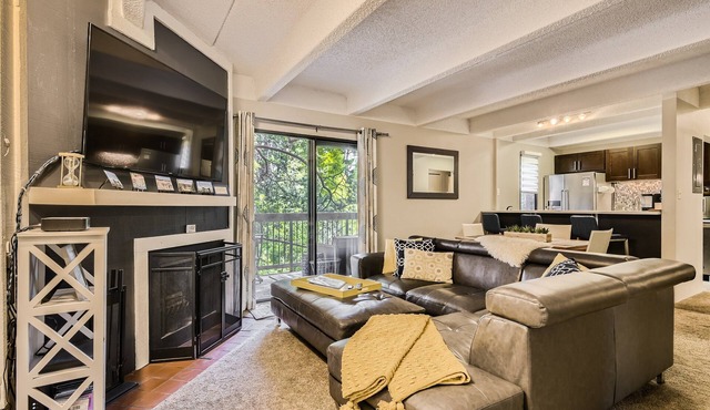 Modern Family Friendly Condo – A short walk to Main St. Frisco - 2br + Den