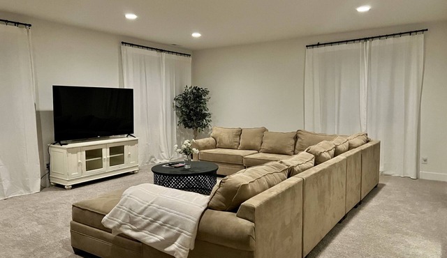 Modern farm 2b 2b Walkout Basement Apartment - Falcon , CO