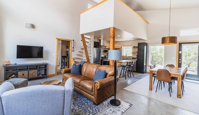 Modern Home: "Gorgeous design, breathtaking views"