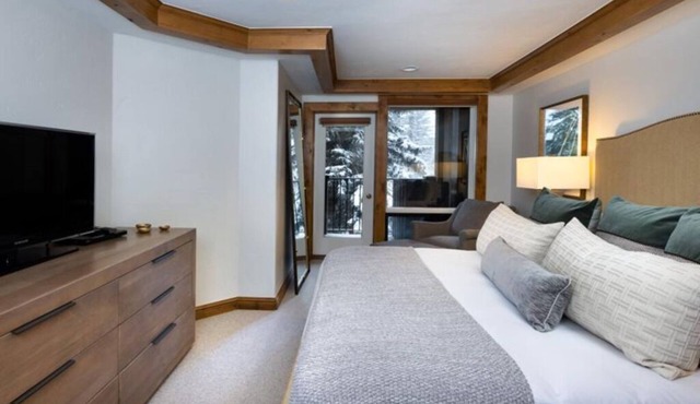 Modern Nature Retreat w/Access to Gym | 3.4 mi to Booth Falls Trailhead