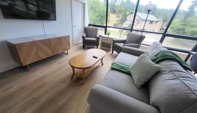 Modern Stay in the Heart of Evergreen!