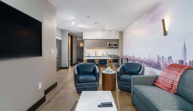 Modern Tennyson St Flat w/Luxe Finishes & Bedding