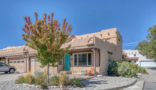 Monthly Rental- Close to Town and a Hot Tub