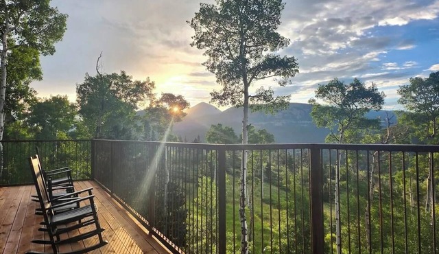 Mountain Cabin w/360 Views, Hot Tub, Pet Friendly, Trails, Fireplace, Sleeps 16