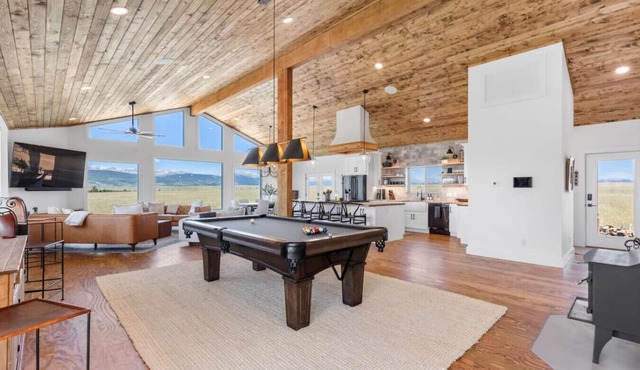 Mountain Escape | Firepit, Games, Sleeps 10