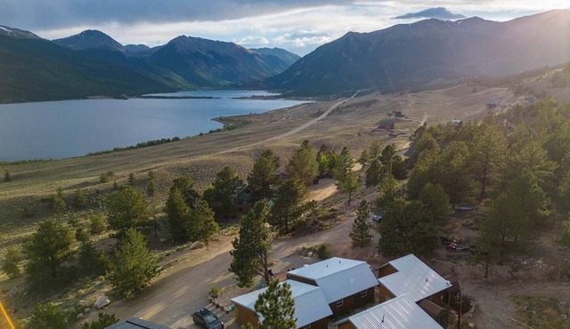 Mountain Escape Near Twin Lakes with Scenic Views