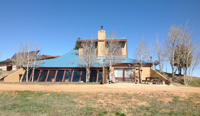 Mountain Home With Beautiful View of Pikes Peak
