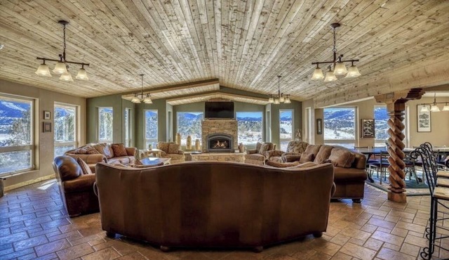Mountain home with indoor private pool, sauna, 360-degree mountain views