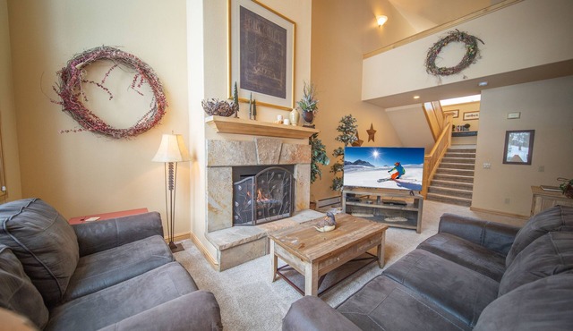 Mountain Views + Private Tub | Walk to River Run
