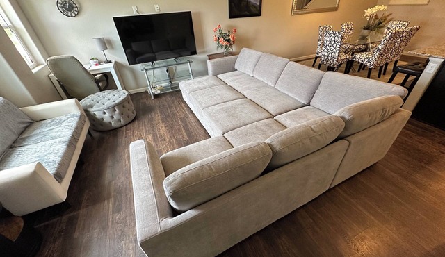 Mountain Views & Modern Comfort | 10 min to Broadmoor