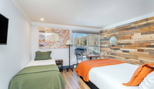 Mountainside Inn Hotel Room With Kitchenette